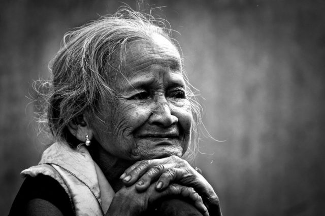 Cảm nhận tình yêu qua bài thơ Ngồi buồn nhớ mẹ ta xưa Nguyễn Duy